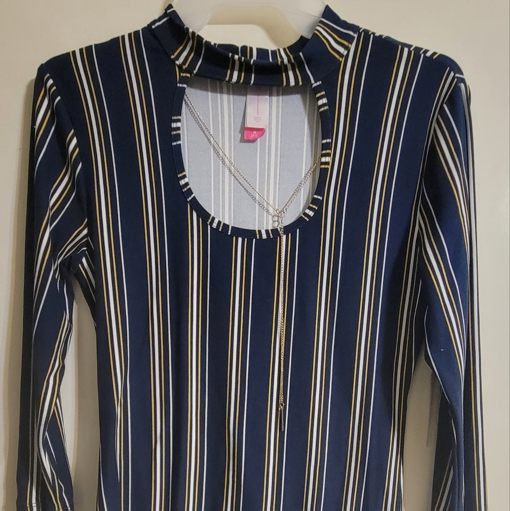 Blue necklace top